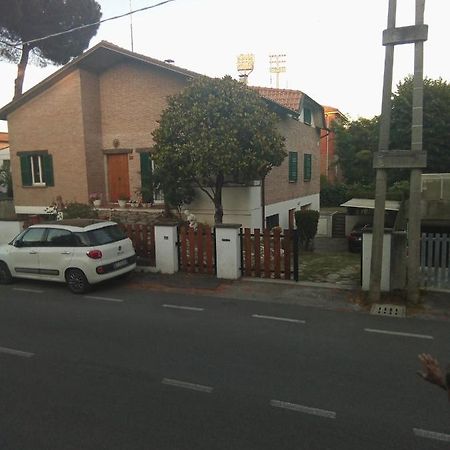 Affittacamere Villa Sofia Accanto Ospedale Con Ampio Giardino Fano Dış mekan fotoğraf