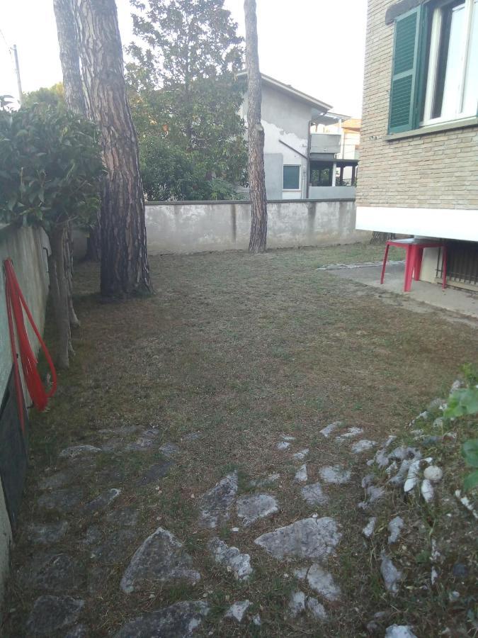 Affittacamere Villa Sofia Accanto Ospedale Con Ampio Giardino Fano Dış mekan fotoğraf